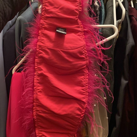 LaMarque Zaina Ostrich Feather fuchsia top size Small - Picture 8 of 9